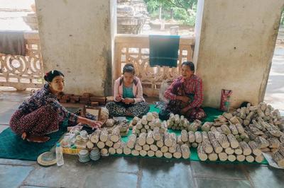 世界上佛塔最多的城市,當?shù)厝嗣裆钬毧?每天只有30元的收入